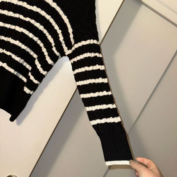 Philosophy Women’s Black White Stripe Cable Knit Sweater Size Medium NWT - Picture 4 of 10